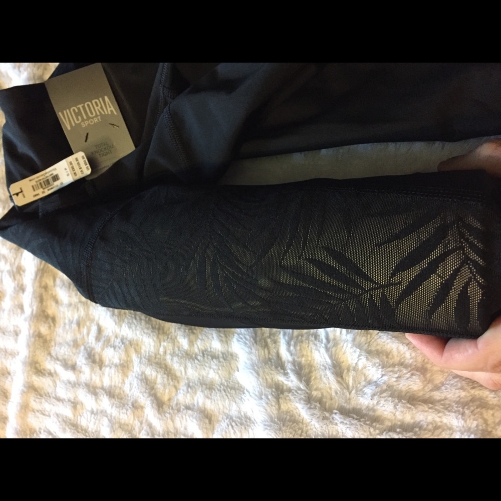 Victoria’s Secret total knockout legging - Picture 3 of 5